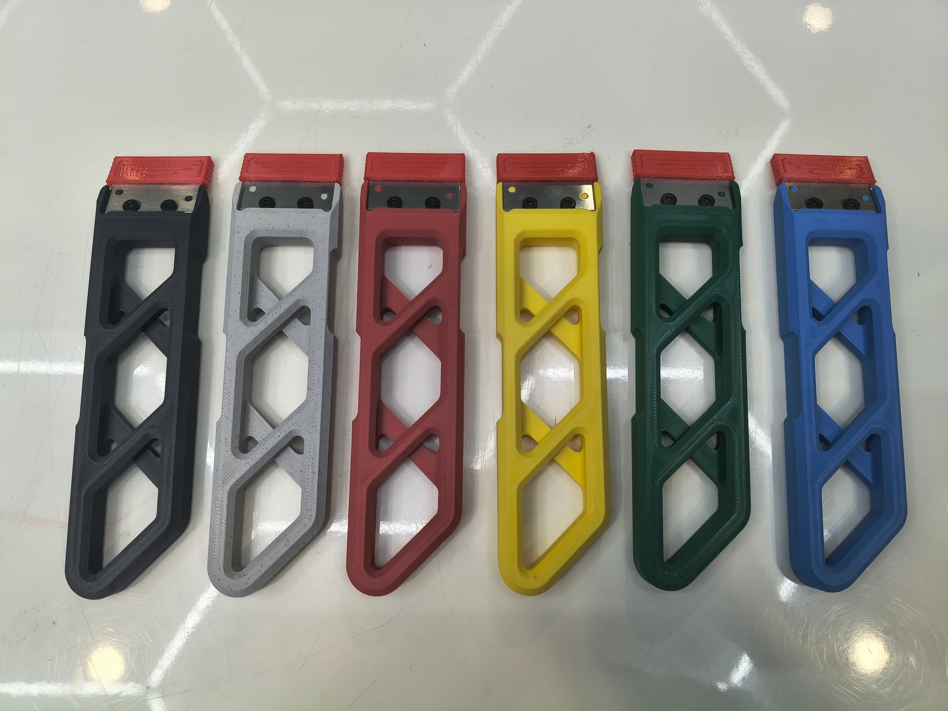 3D Printed Magnetic Bed Scraper with Blade and Safety Cover